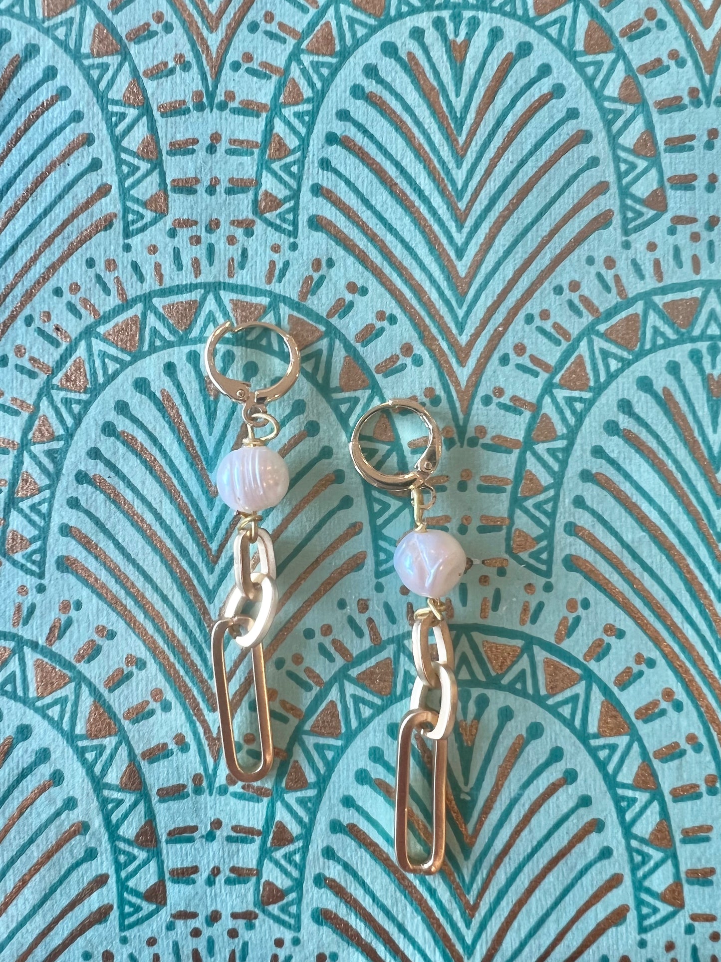 Pearl Matte Paperclip Hoop