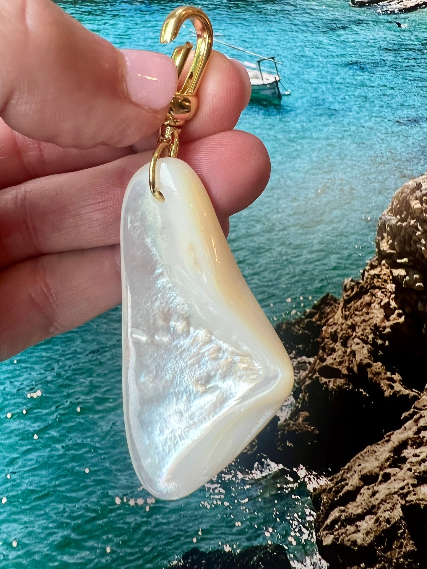 Agate Bead Necklace with Mother of Pearl Pendant