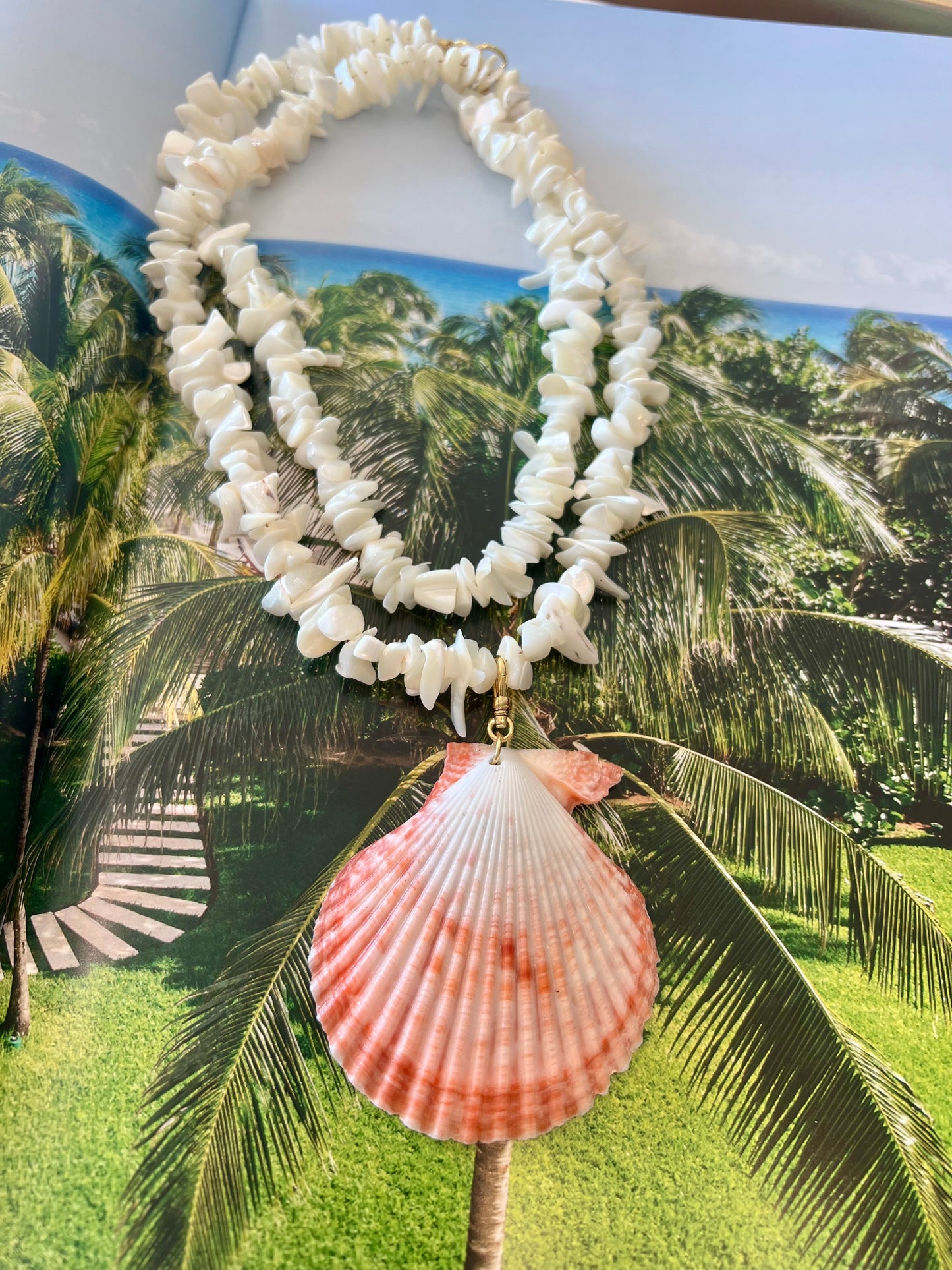 Shell Pendant Necklace