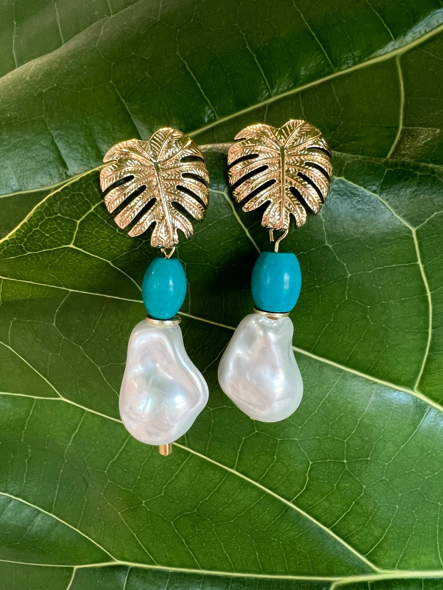 Palm Post & Pearl Earrings