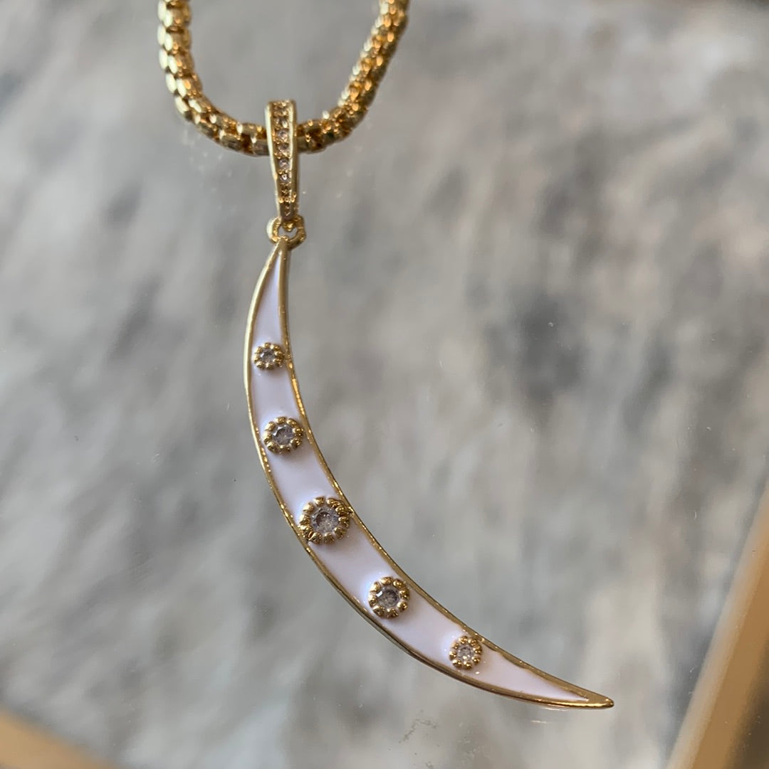 Gold boxchain necklace with Enamel Horn