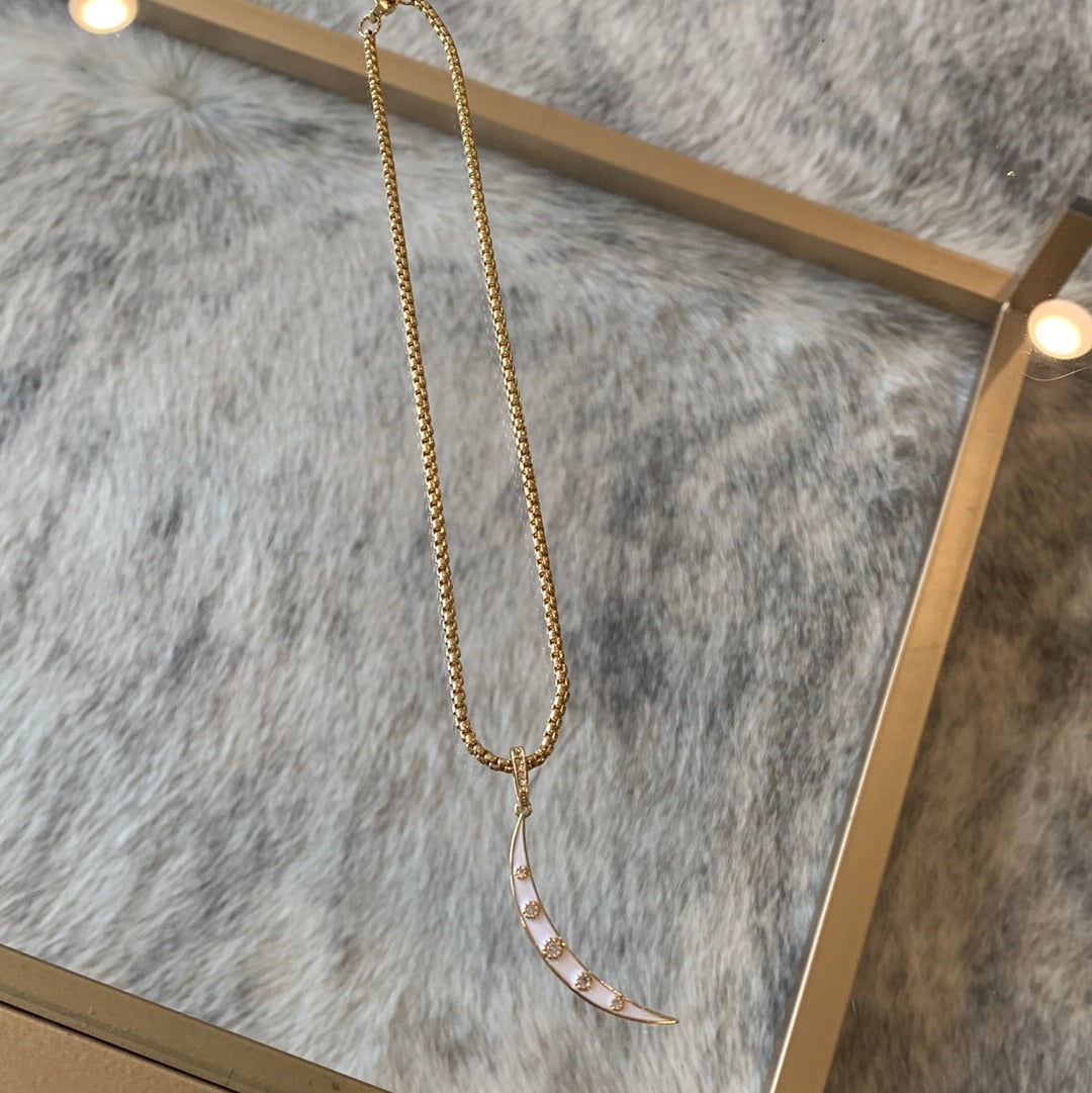 Gold boxchain necklace with Enamel Horn